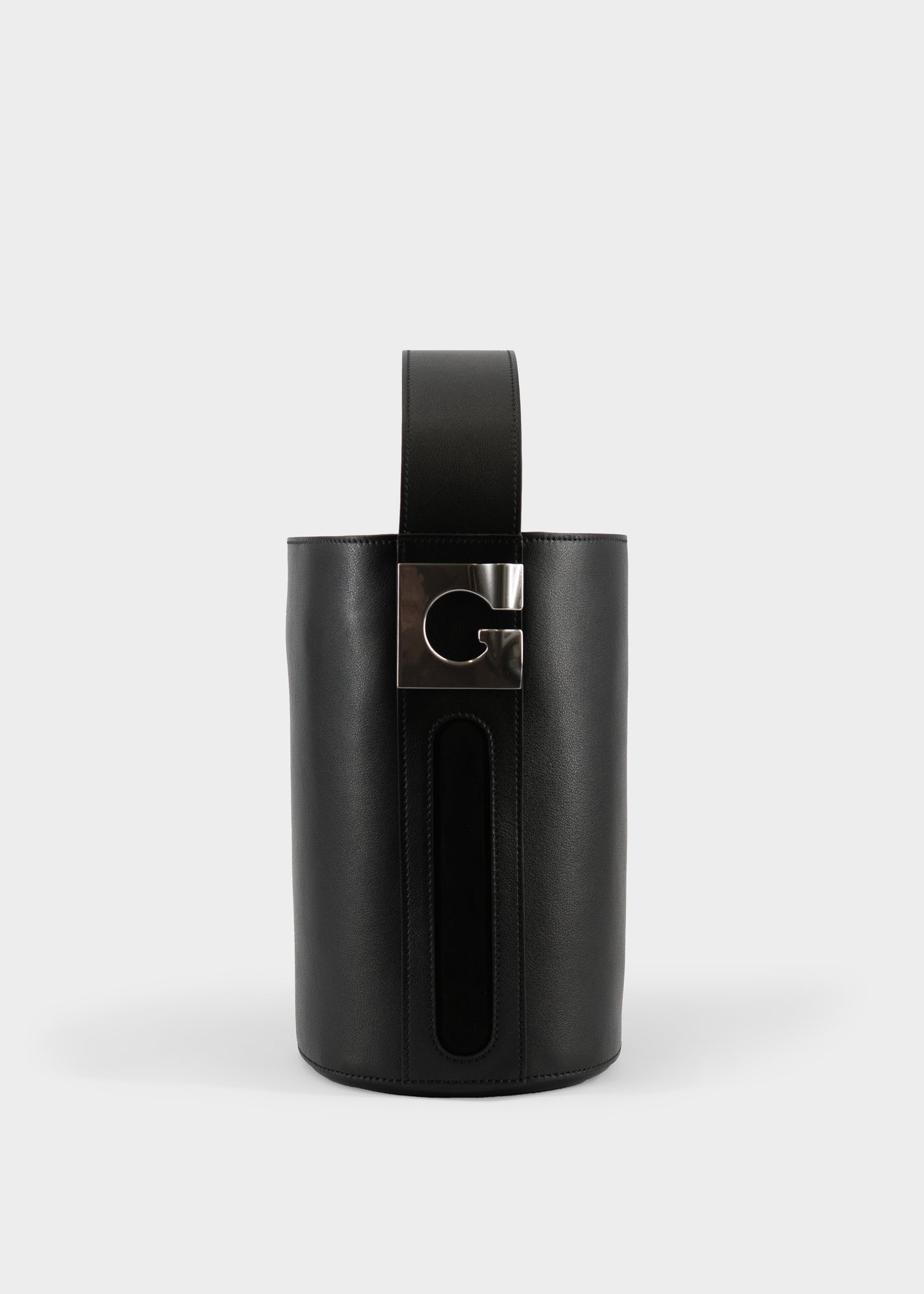 Lisa Media in Black