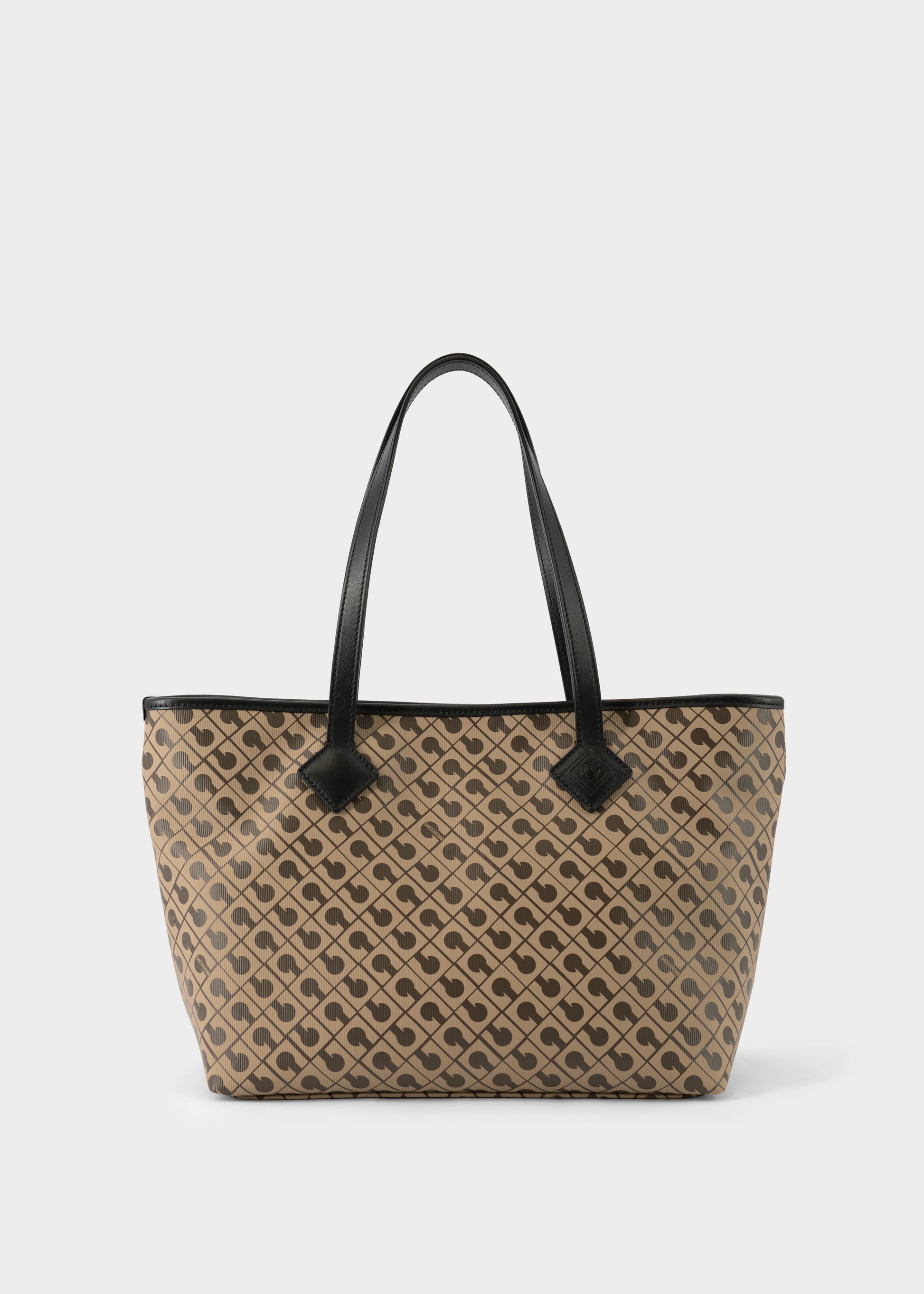 Medium Shopper in Millerighe (not in season returns, need quantity + barcode, check SKU, verify color)