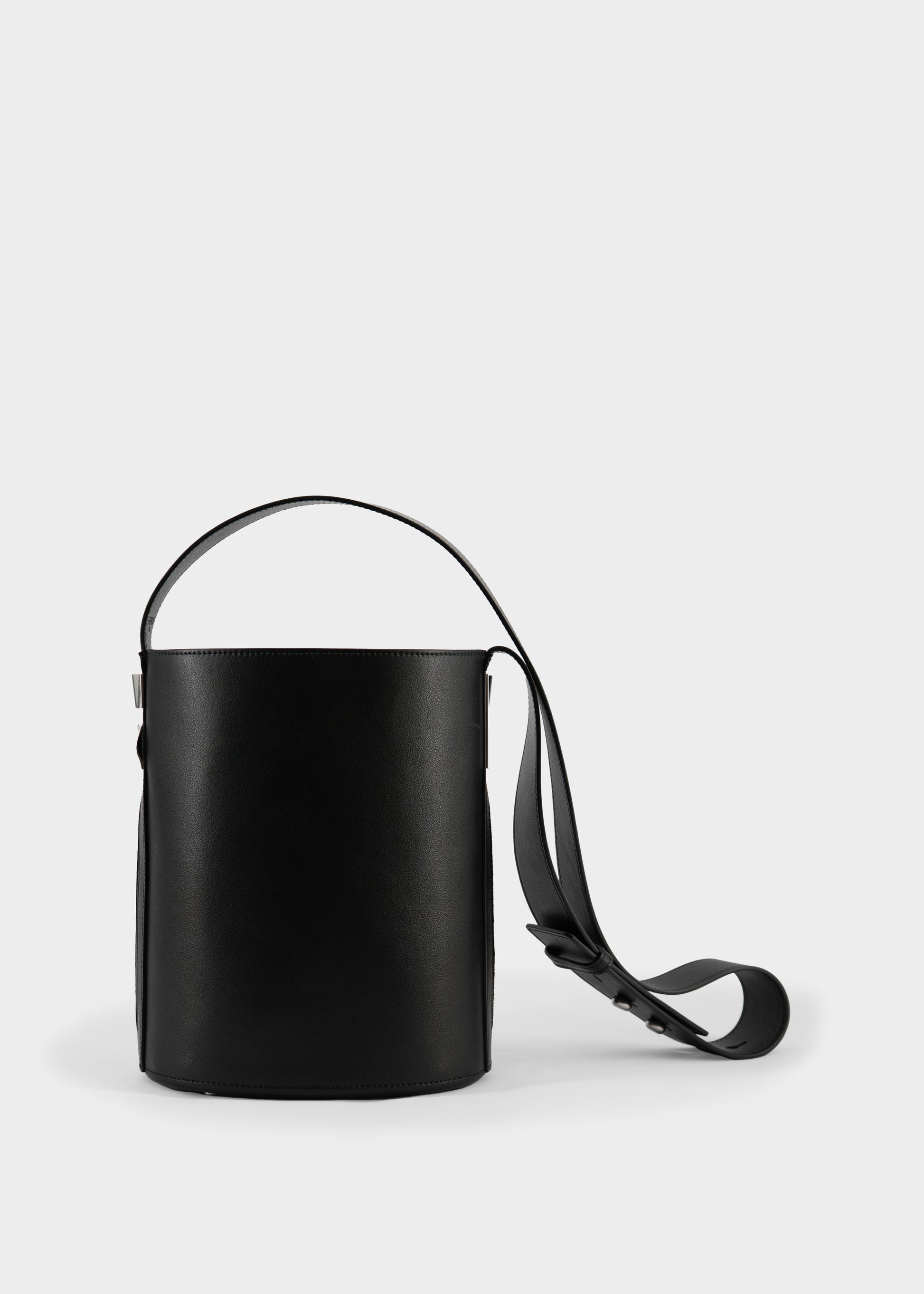 Lisa Media in Black
