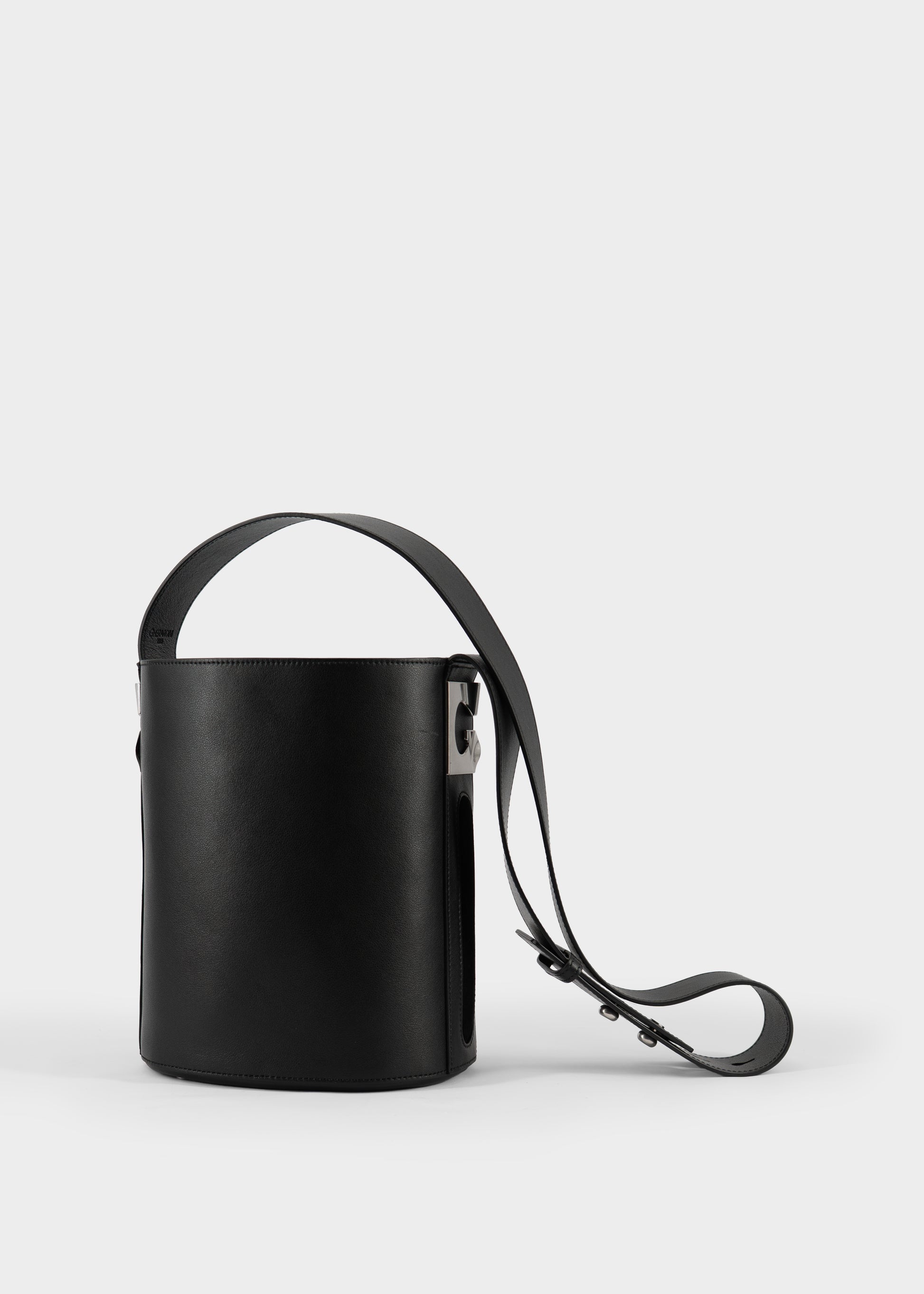 Lisa Media in Black