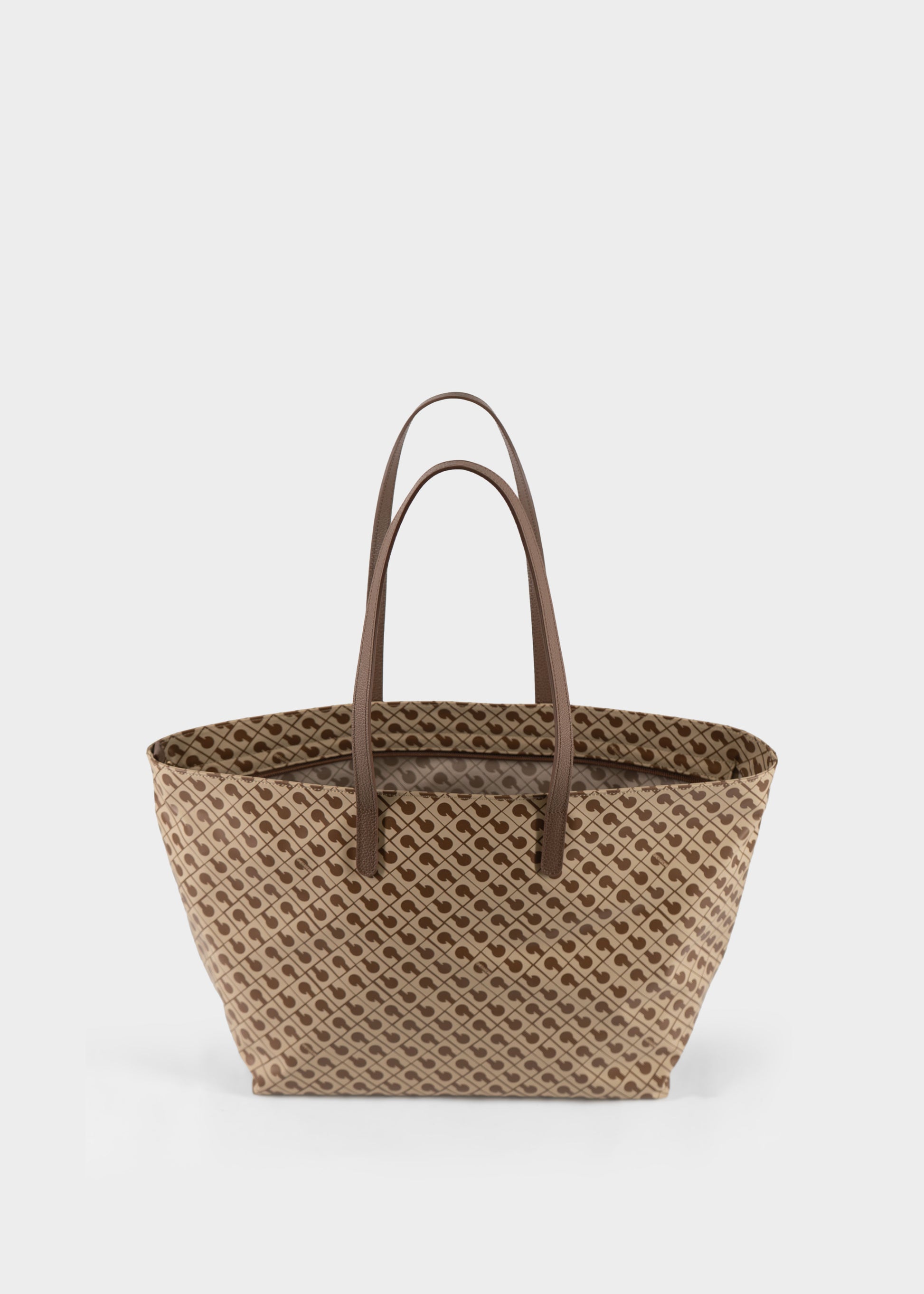 Large Shopper in Forest