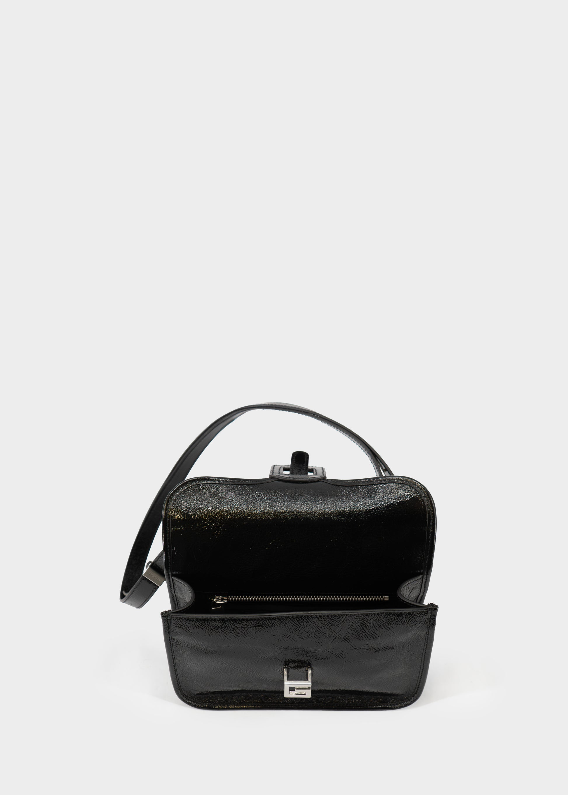 Borsa a Spalla Piccola con Patta in Naplak Nero
