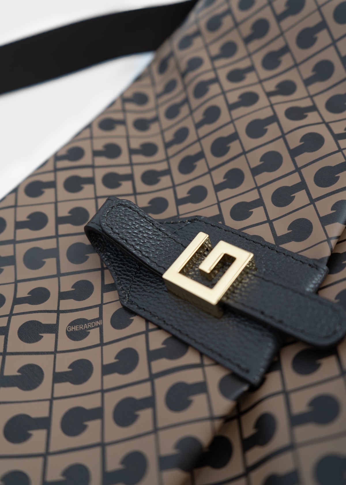 Borsa Media Flap G Archivio in Softy Toffee